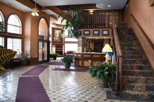 Empfangshalle, Hamilton Inn Select Beachfront in Mackinaw City (MI)