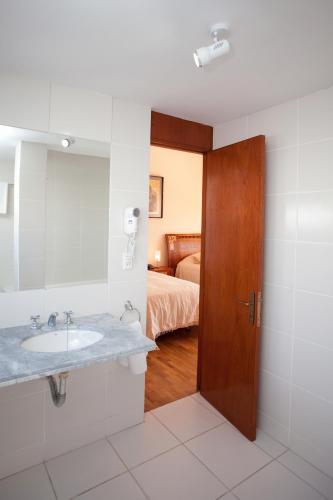 Double Room image 4