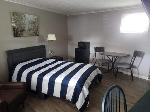 . Twin Rock Motel