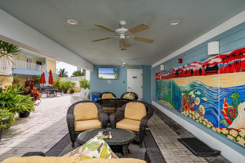 Harbour House at the Inn 215 near Yucatan Beach Stand Bar