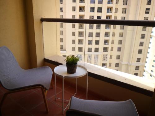 La Buena Vida Holiday Homes - Beach front very spacious, luxe and modern 3 bedroom with full kitchen in JBR , 3 min to the JBR beach Dubai Marina and Tram Station, Dubai (photo 9)