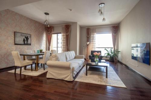 La Buena Vida Holiday Homes - Beach front very spacious, luxe and modern 3 bedroom with full kitchen in JBR , 3 min to the JBR beach Dubai Marina and Tram Station, Dubai (photo 3)