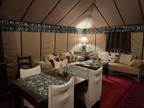 Luxury traditional Tent Camp in מרזאוגה