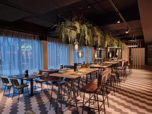 Food and beverages, FreshSuites & Bar in Dachau