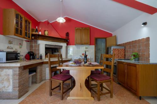  Apartment Red Romantic 2-1 in Bale