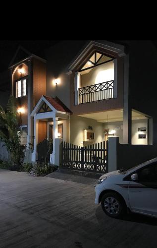 Entire Craftsman house with 2 Bedrooms kitchen and more Purena