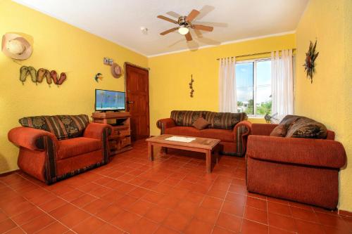 Centrally Located Top Floor Condo with Rooftop Access Buena Vista 3A