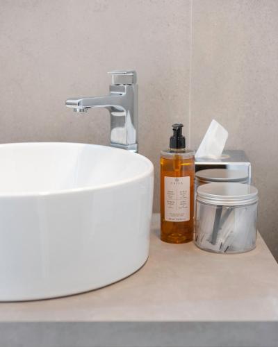 Victoria Boutique Suites - image 2