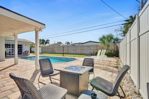 Stunning 4 Bedroom - Heated Pool+ Jacuzzi Close to The Beach in Deerfield Beach, Vereinigte Staaten von Amerika
