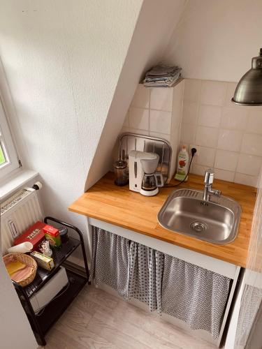 Konyha, Private apartment in historic castle from 1608 with tenniscourt in Sinntal