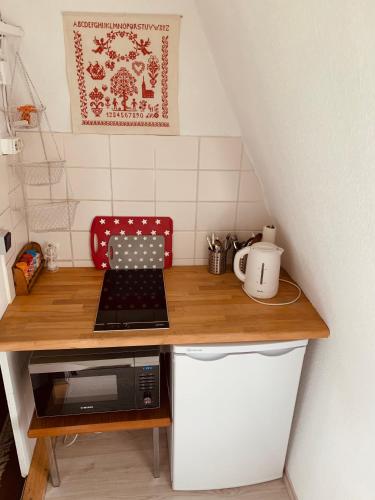 Konyha, Private apartment in historic castle from 1608 with tenniscourt in Sinntal