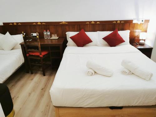 Barcelona Corona Hostal in San Adrian de Besos