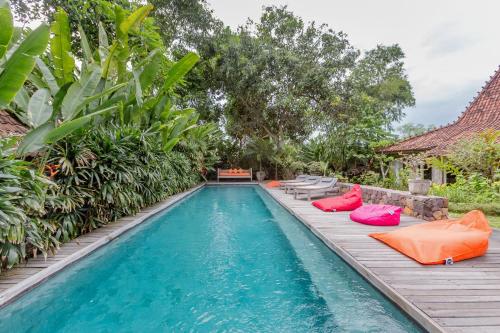 Wahyu Private Peaceful Four Br Rustic Villa W Two Pools