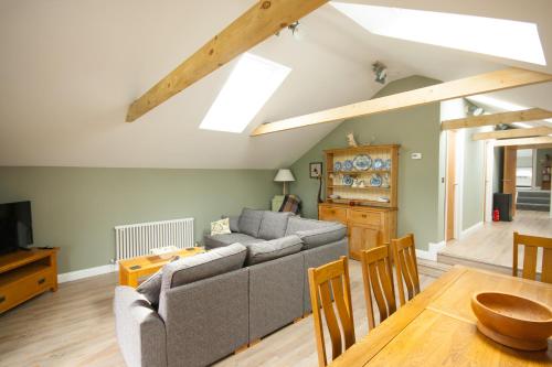 Luxury three bedroom property with hot tub in West Wellow