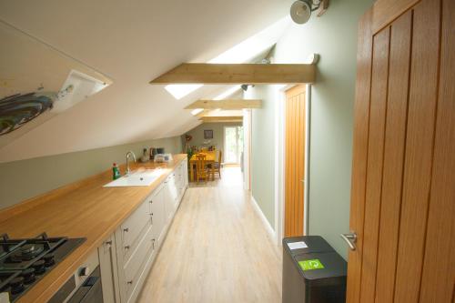 Luxury three bedroom property with hot tub in West Wellow