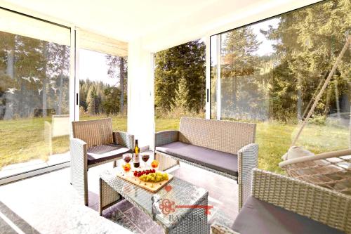  Chalet 5 stars in San Bernardino, SKI SLOPES AND HIKING, Fireplace, 4 Snowtubes Free, Wi-Fi Free, for 8 persons, Wonderful in all seasons -By EasyLife Swiss in San Bernardino