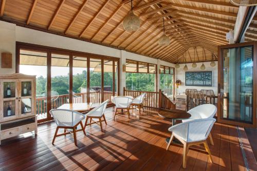 Restaurant, Giriwood Hotel & Villa in Bedugul