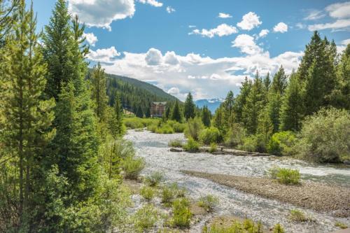 Pines by Summit County Mountain Retreats