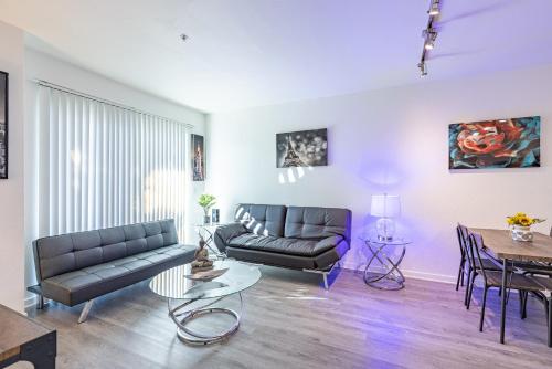 Modern 2BR Apartment on Gordon St Hollywood apts in Los Angeles, USA