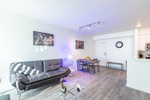Modern 2BR Apartment on Gordon St Hollywood apts in Los Angeles, USA