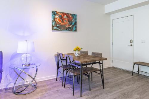 Modern 2BR Apartment on Gordon St Hollywood apts in Los Angeles, USA