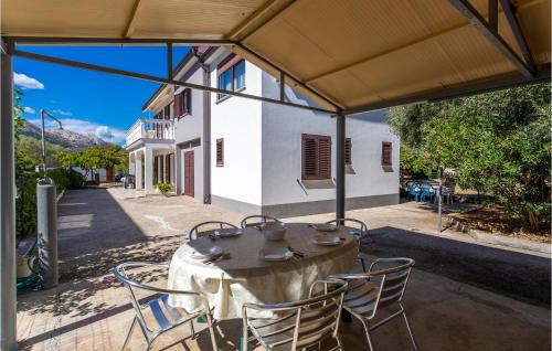  Awesome apartment in Jurandvor with 2 Bedrooms and WiFi in Jurandvor