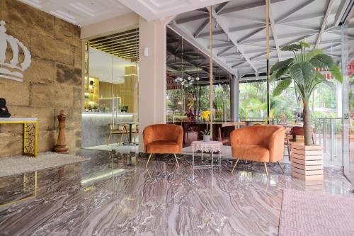 Lobby, King's Palace Medan RedPartner in Medan Polonia