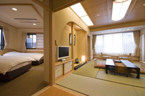 room detail thumbnail 1