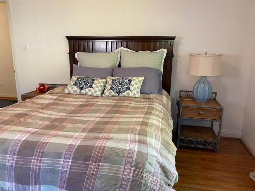 Charming Duplex with private backyard