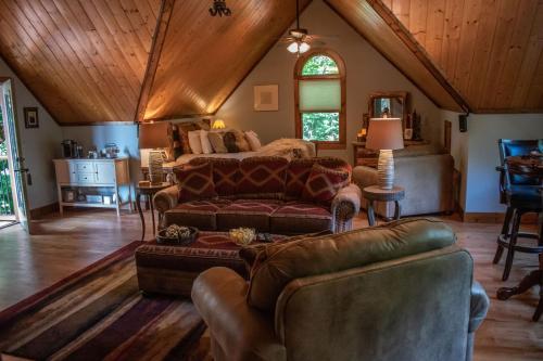 Treetop Hideaway at Barr5 Ranch in Dunlap, USA