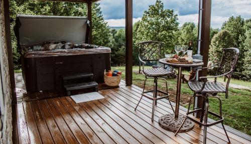Treetop Hideaway at Barr5 Ranch in Dunlap, USA