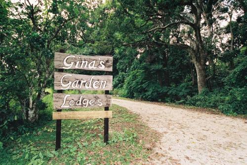 Ginas Garden Lodges, Aitutaki - 4 self contained lodges in a beautiful garden