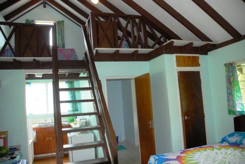 Ginas Garden Lodges, Aitutaki - 4 self contained lodges in a beautiful garden in Arutanga