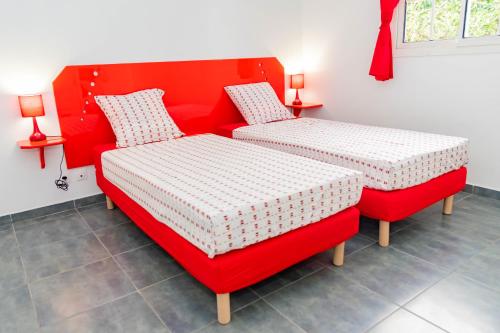 2 bedrooms, 4 beds