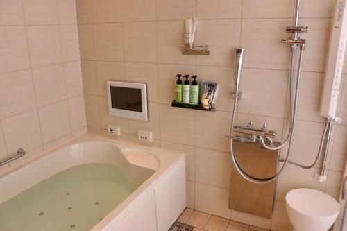room detail thumbnail 2