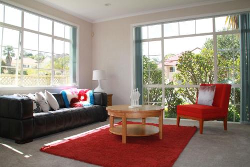 Cheerful 4 bedrooms home with stunning sunshine - Auckland