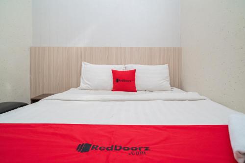 RedDoorz near Matahari Singosaren Solo