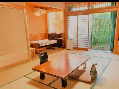 room detail thumbnail 0