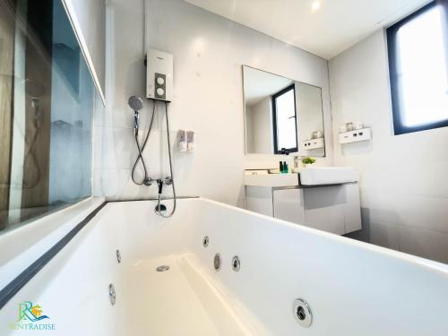 VSummer Stylish Loft Suites @ UHA