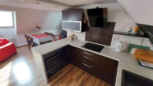 virtuve, Apartmán Tajov pre 5-6 osôb, privatne parkovanie a terasa (Apartman Tajov pre 5-6 osob, privatne parkovanie a terasa) in Tajov
