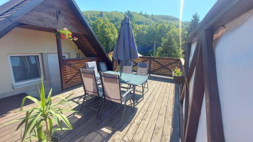 Balkons/terase, Apartmán Tajov pre 5-6 osôb, privatne parkovanie a terasa (Apartman Tajov pre 5-6 osob, privatne parkovanie a terasa) in Tajov