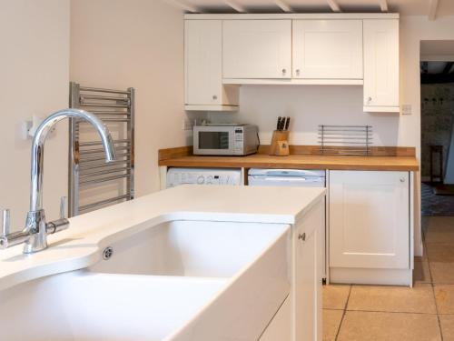 设施服务, Delightful 4 bedroom Cotswold character cottage - Pass the Keys in 切尔滕纳姆