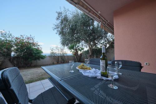 Holiday Seaview Apartment by Litto