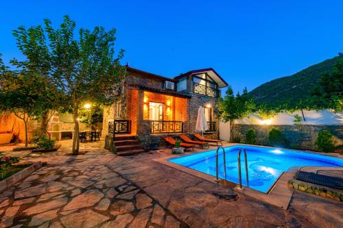 Villa Sarnıç-Fethiye Kayaköyde Havuzu Korunaklı