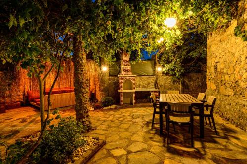 Villa Sarnıç-Fethiye Kayaköyde Havuzu Korunaklı - image 6