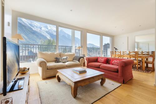 Apartment with Mountain View