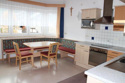 4 bedrooms, 6 beds