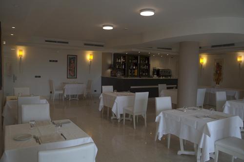 4 Spa Resort Hotel - image 11