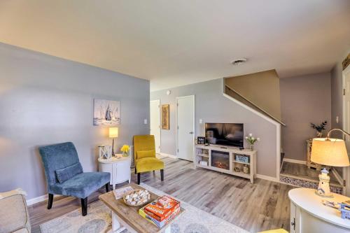 Swansboro Coastal Home Less Than 3 Mi to State Park! Swansboro Coastal Home Less Than 3 Mi to State Park!