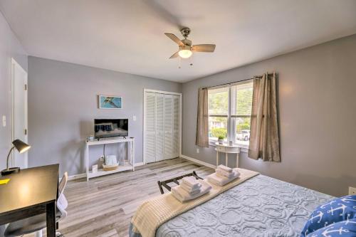 Swansboro Coastal Home Less Than 3 Mi to State Park! Swansboro Coastal Home Less Than 3 Mi to State Park!